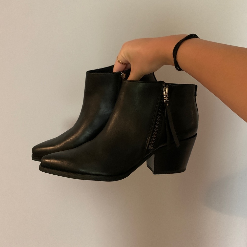 Sam Edelman walden ankle bootie size 8